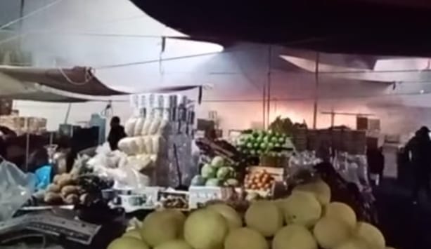Explosión de pirotecnia genera movilización de emergencia en tianguis de Morelia