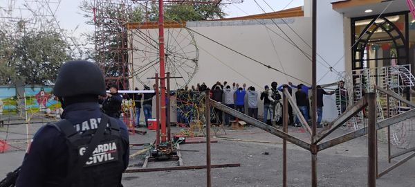 Durante fiesta patronal retiran castillo y lonas de grupo delincuencial