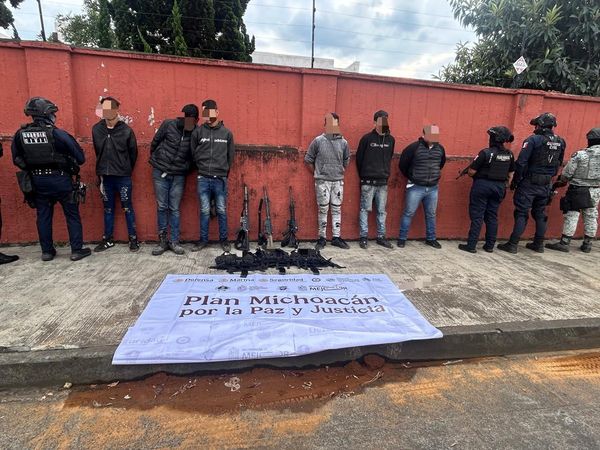Se paseaban por las calles con rifles de asalto y chalecos tácticos, fueron detenidos por la GC