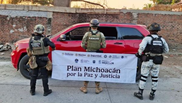 Asegura GC rifles de asalto, cargadores, cartuchos, equipo táctico, droga y una camioneta