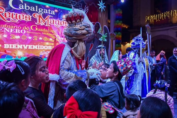 Un éxito la Cabalgata de Reyes Magos en Pátzcuaro