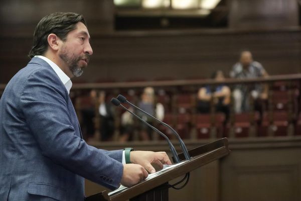 Garantizar salud mental de servidores públicos en Michoacán, propone en iniciativa Abraham Espinoza