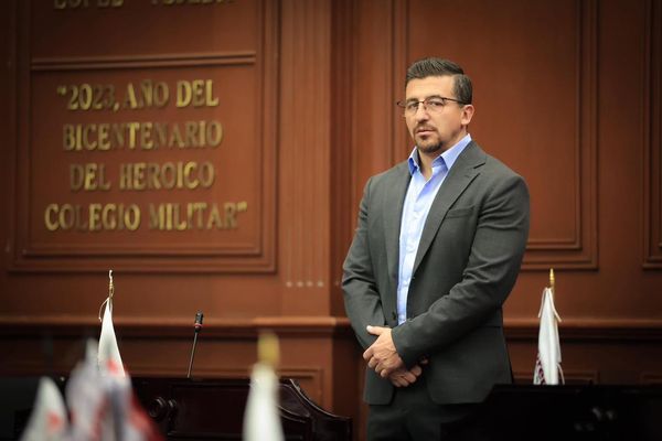 Toño Mendoza refrenda una labor legislativa al servicio del pueblo en Sesión Extraordinaria del Congreso de Michoacán