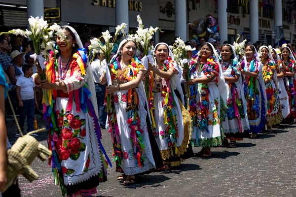 Música, color y tradición: Así se vivió el espectacular desfile del Tianguis Domingo de Ramos