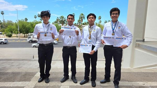 Estudiantes del Cecytem ganan oro y plata en la Olimpiada Nacional de Química