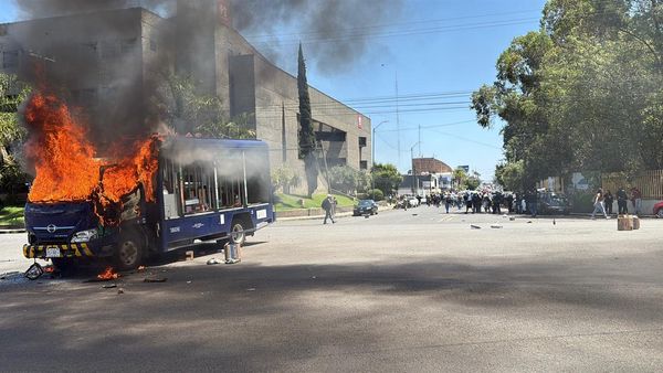 Habitantes de Arantepacua, realizan movilizaciones en Morelia