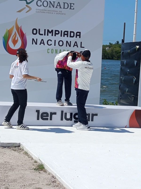 Canoistas regresan a Michoacán con medallas