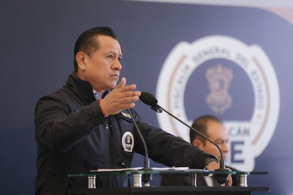 Carlos Torres Piña impulsa Sistema PRESENTE para fortalecer seguridad escolar y brindar tranquilidad a las familias