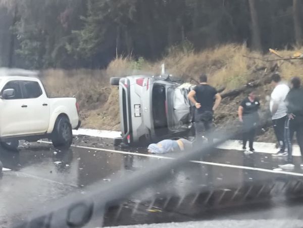 Accidente en la Siglo XXI deja dos muertos