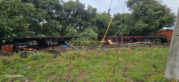 A pesar de que Transito Estatal ya no infracciona; delegado regional cobra 26 mil pesos de multa a transportista accidentado